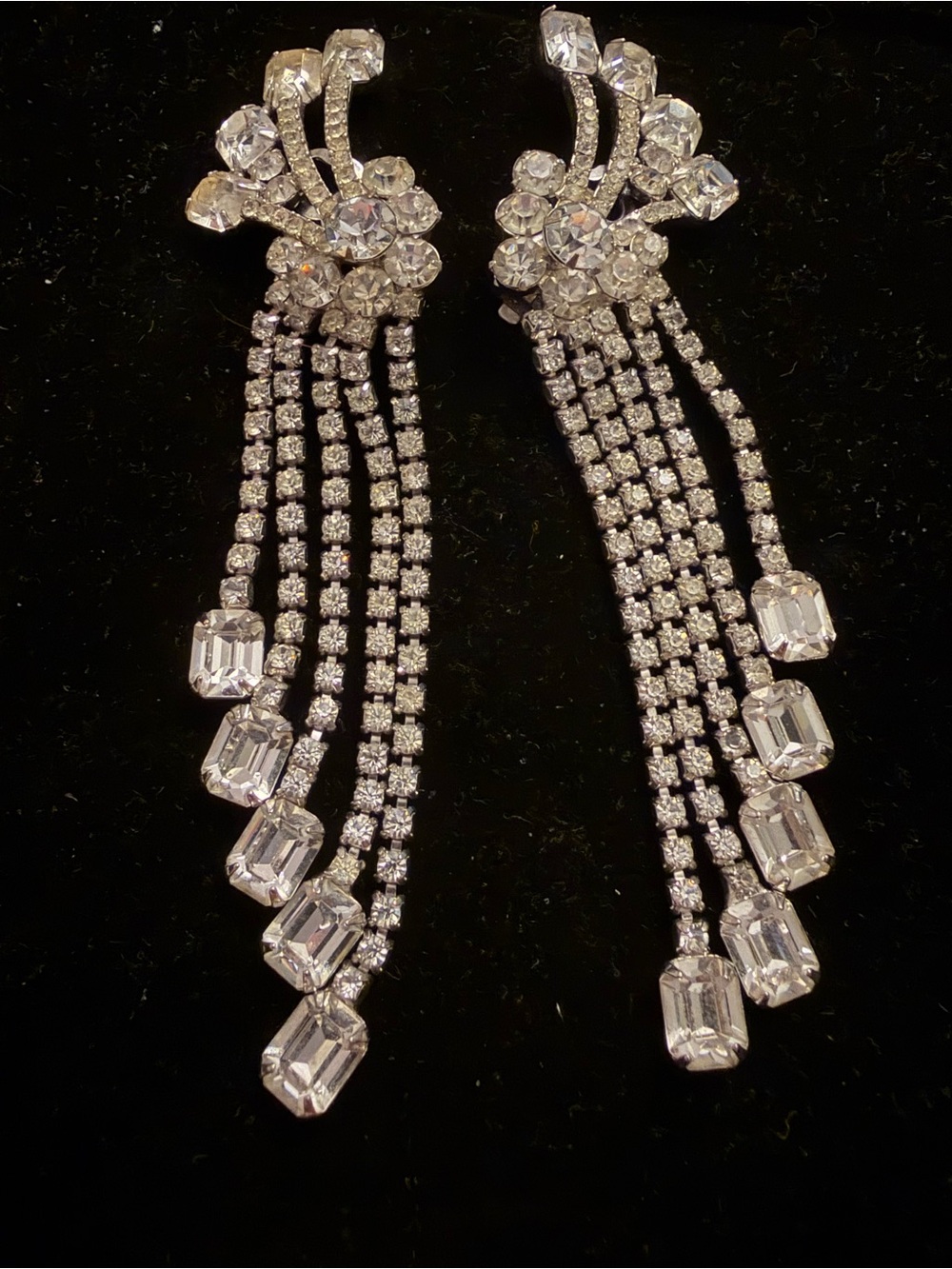 VTG 50s Rhinestone Waterfall Cascade Long Shoulder Duster Clip On Earrings